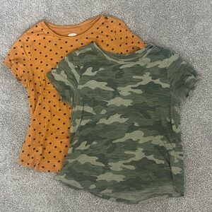 Old Navy Green Camo and Yellow Polka-dotted Short Sleeve Tees Woman’s Medium